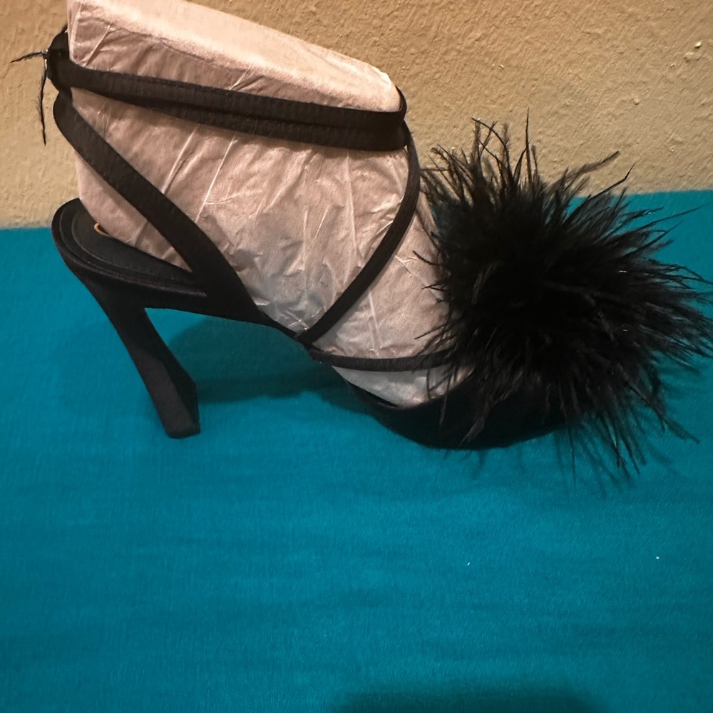 Elegant New Sam Edelman Ladies Black Layton Heeled Feathered Sandals Size 9.5 - Picture 5 of 11